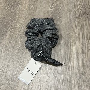 NWT Vuori Halo Oversize Scrunchie - Heather Grey